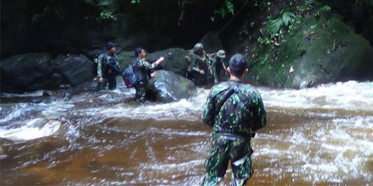 Polisi buru istri Santoso dan Basri yang lolos saat baku tembak