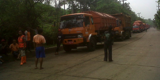 Sopir truk mengeluh tak bisa buang sampah di PTSP Bantargebang