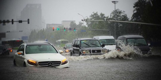 Hujan lebat kembali menambah parah banjir di China