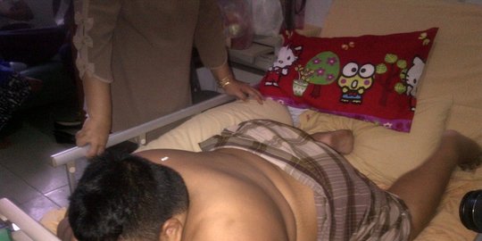 rizki berendam air karena merasa gerah rev2