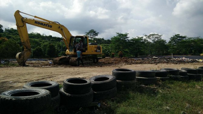 pemusnahan daging ayam busuk di samarinda