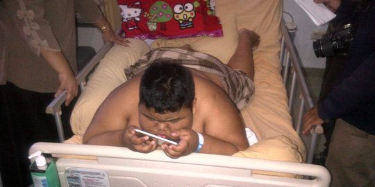 Kondisi kesehatan memburuk, Rizki bocah obesitas di Palembang koma