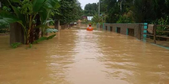 Banjir rendam ratusan rumah & jalan ke Bandara Sepinggan Balikpapan