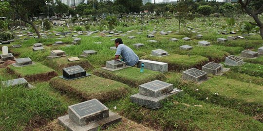 Dalam sehari Ahok terima laporan temuan 80 makam fiktif di Jakarta