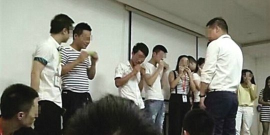 Gagal capai target, karyawan di China dihukum makan pare