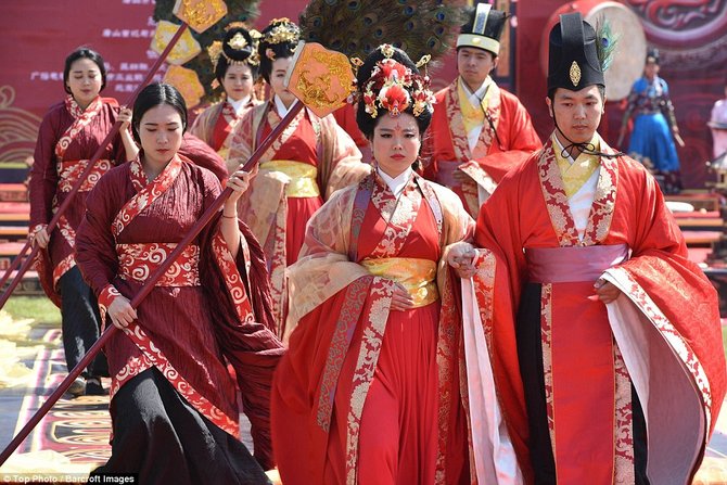 66 pasangan china nikah massal dengan ritual dinasti han