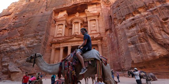 Mengunjungi kemegahan Kota Kuno Petra yang tercipta oleh seni pahat