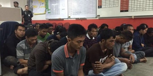 Kapal penuh WNI terbalik di Johor Bahru, 8 tewas puluhan hilang