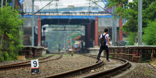 2 Santri di Semarang tewas tersambar kereta di perlintasan liar