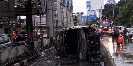 Tak cuma terobos busway, sopir Alphard yang terbakar juga lalai