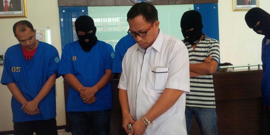 Bermodal seragam dan ID card BNN curian, Toing peras warga