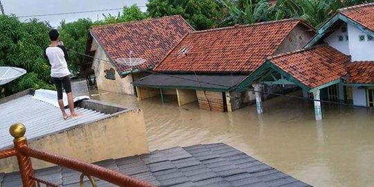 Hujan deras, 2.440 rumah di Anyer terendam banjir