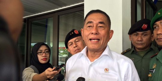 Diundang Jokowi ke Istana, Menhan Ryamizard batal buka konferensi