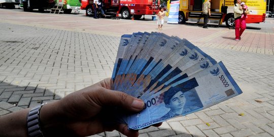 Rupiah menguat jelang pengumuman perombakan kabinet Jokowi