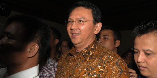 Ahok sengaja deklarasi pilgub di hari Jokowi reshuffle menteri?