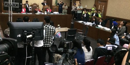 Kuasa hukum Jessica minta rekonstruksi kembali digelar di sidang