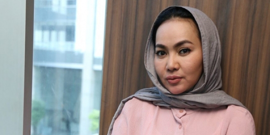 Masih sering buka tutup hijab, Dewi Gita: tolong disupport