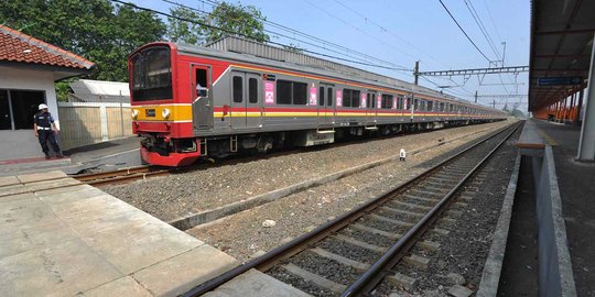 Perbaikan Rel patah, Commuter line Bogor-Jakarta Kota terganggu