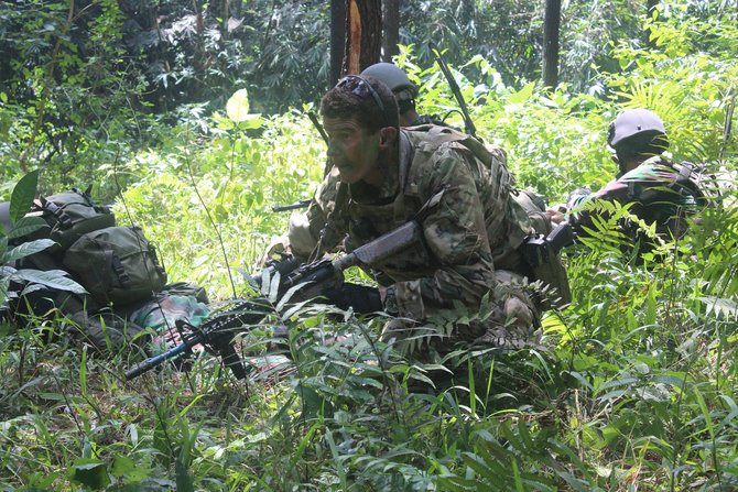 latihan bersama kopassus dan sasr