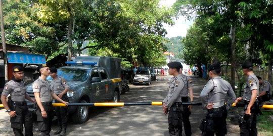 Jelang eksekusi, satu bus pasukan Brimob tiba di Nusakambangan