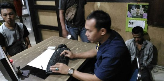 Diteriaki maling, penjual emas palsu nyaris tewas diamuk massa