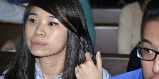 Tiba di Olivier, Mirna dan Hani terlihat senang bertemu Jessica