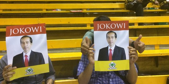 Spanduk Dan Poster Jokowi Bertebaran Di Rapimnas Golkar | Merdeka.com