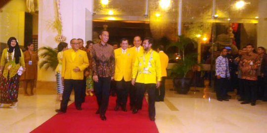 Hadiri Rapimnas Golkar, Jokowi duduk diapit Setnov dan BJ Habibie
