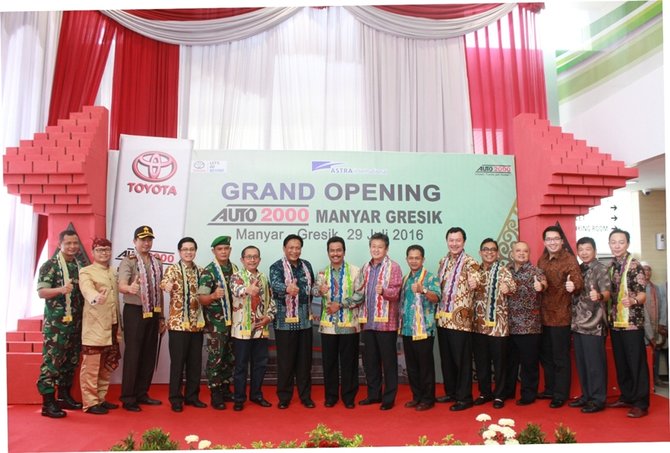 grand opening auto2000 manyar gresik
