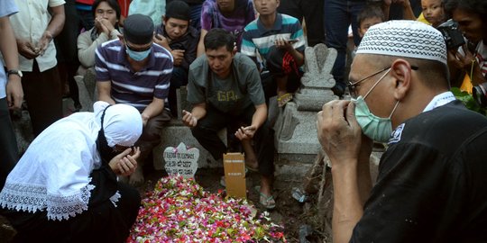 Isak tangis kerabat warnai pemakaman Freddy Budiman