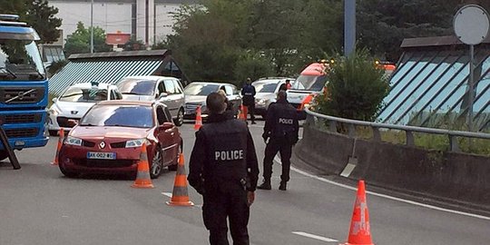 bikin ancaman bom palsu di bandara sebab tak ingin suami selingkuh rev2