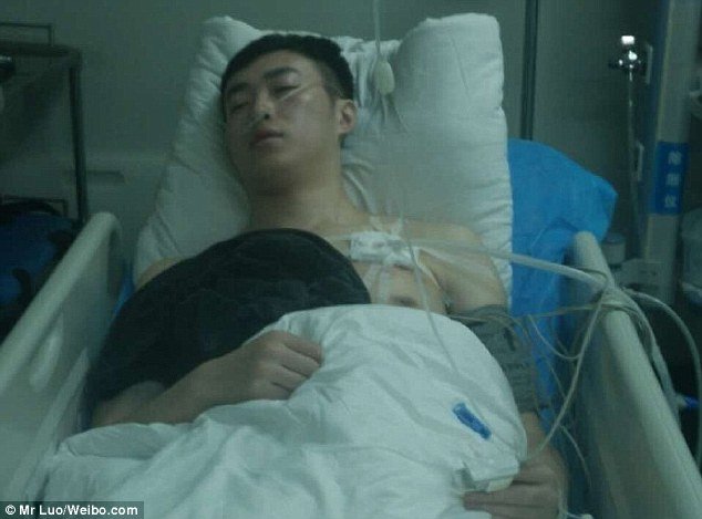pendukung tim sepak bola china sakit paru paru karena berteriak terlalu keras