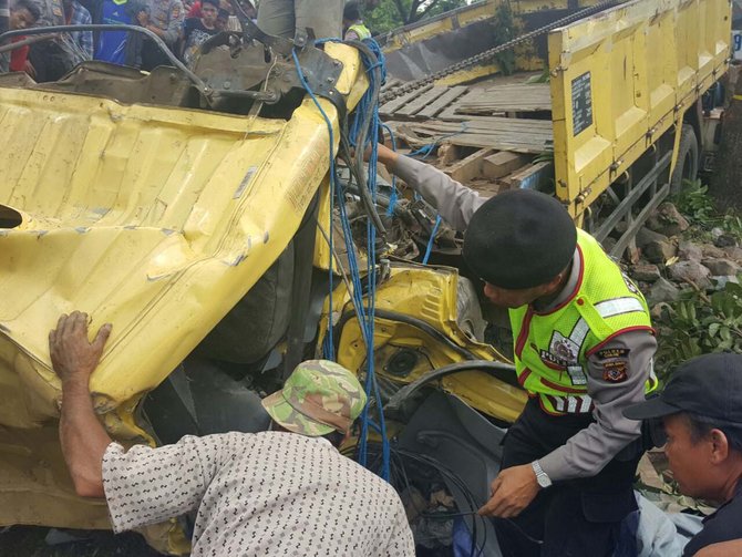 kecelakaan truk di cianjur