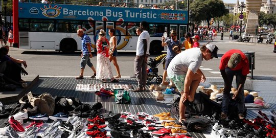 Mengunjungi pasar ilegal imigran di Barcelona