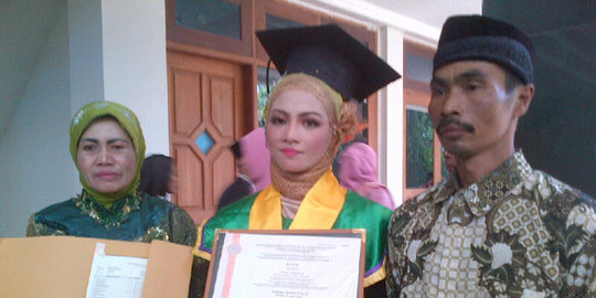 Firna, anak pemulung asal Semarang akan dapat beasiswa sampai S3