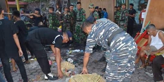 Polri, TNI dan warga bersih-bersih di lokasi konflik Tanjungbalai