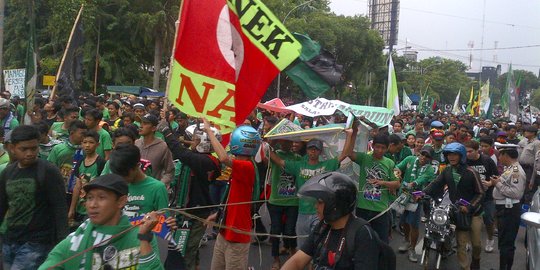 Ratusan bonek serbu Jakarta demo KLB PSSI dan Kemenpora