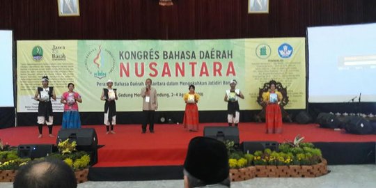 15 Bahasa Daerah Di Indonesia Punah 139 Terancam Lenyap Merdeka Com
