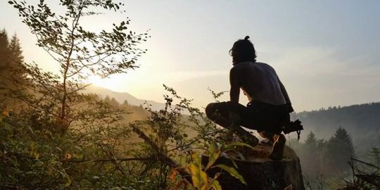 Aneh, 6 orang ini memilih hidup terasing dari peradaban modern