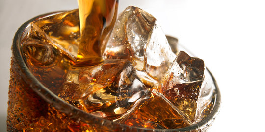 Bukannya merasa senang, minum soda justru bikin depresi!