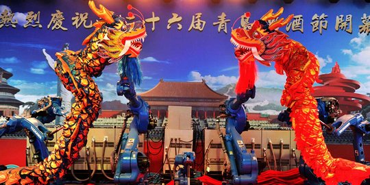 Unik, di festival ini robot punya kemampuan barongsai