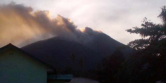 Gunung Gamalama meletus, Bandara Babullah ditutup sementara