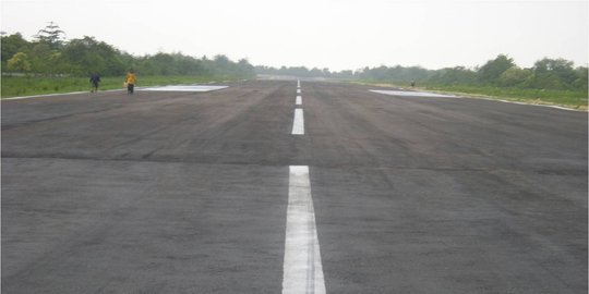 Abu letusan Gamalama tutupi runway, Bandara Ternate ditutup Kemenhub