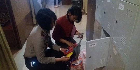 Razia tempat spa di Bekasi, polisi temukan puluhan kondom