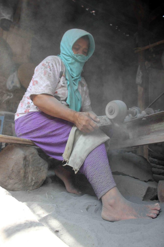 perajin cobek gunung arjuno