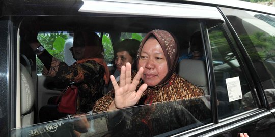 Pertaruhan Risma jika maju melawan Ahok