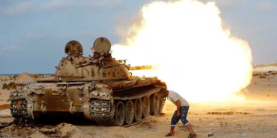 T-55, tank uzur buatan Soviet yang dipakai Libya menggempur ISIS