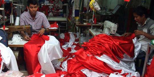 Jelang HUT kemerdekaan RI, pembuat bendera banjir orderan