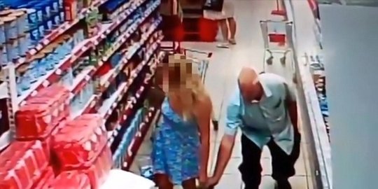 dalam rok wanita di toko swalayan kakek ini tertangkap kamera rev2