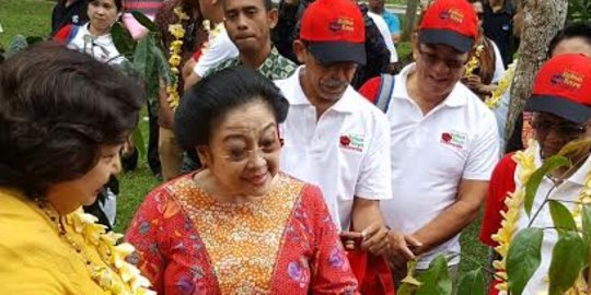 Megawati dan belasan dubes asing siram pohon di Kebun Raya Bedugul